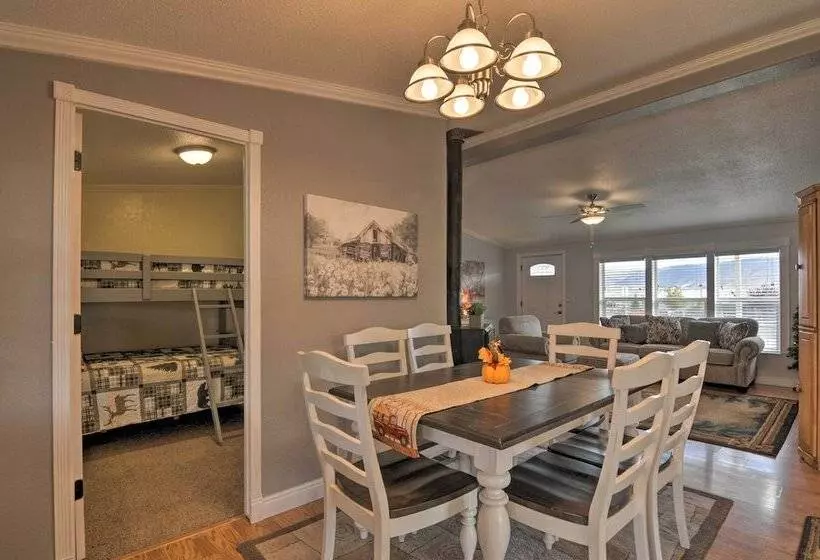 Bright & Beautiful Home, Explore Nat L Parks!