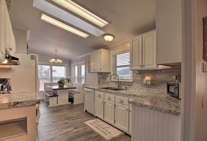 Bright & Beautiful Home, Explore Nat L Parks!