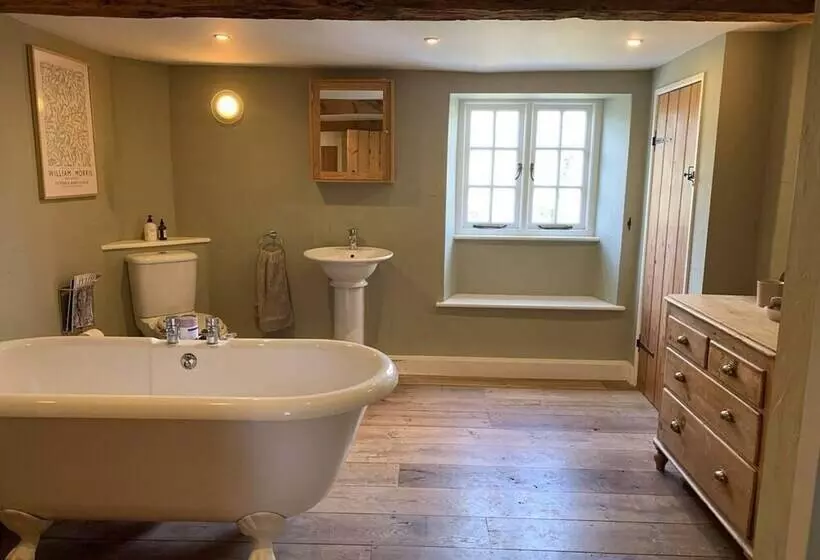 Charming 3 Bed Cottage Near Chipping Norton