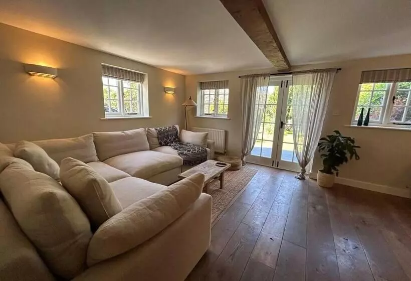 Charming 3 Bed Cottage Near Chipping Norton