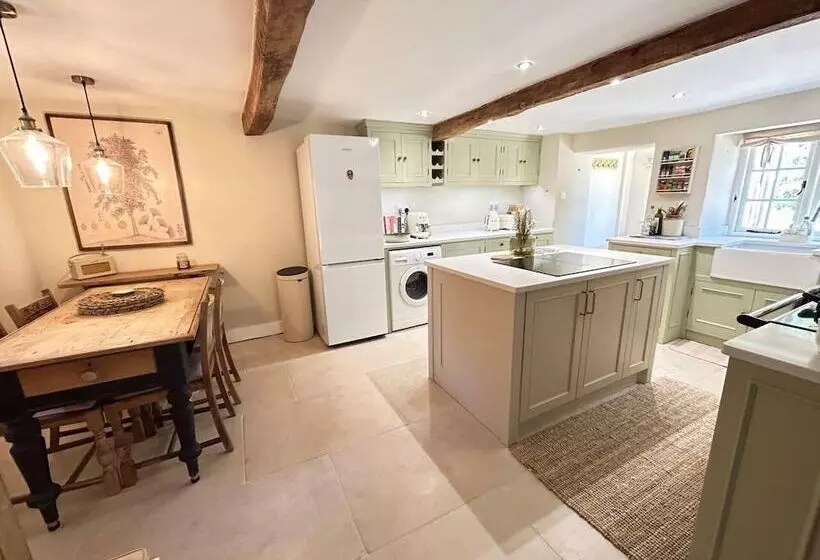 Charming 3 Bed Cottage Near Chipping Norton