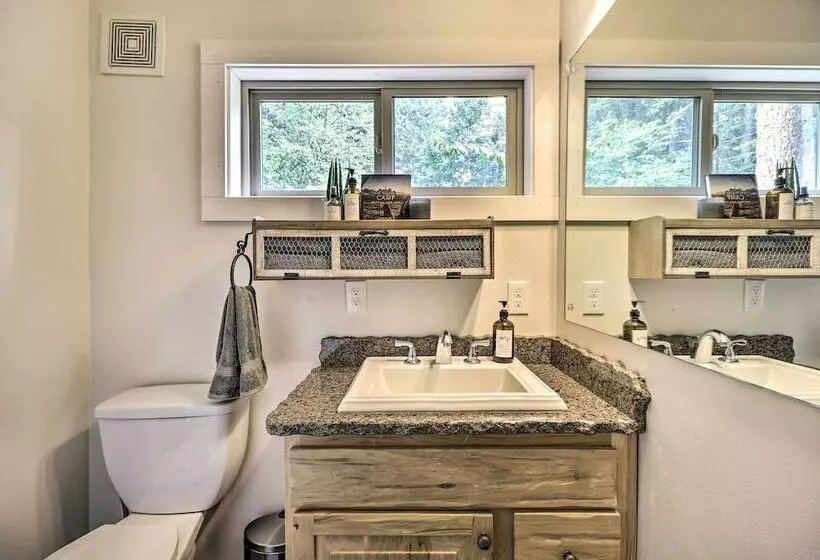Cozy Abode W/ Views   15 Mi To Glacier Natl Park!