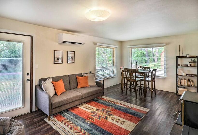 Cozy Abode W/ Views 15 Mi To Glacier Natl Park!