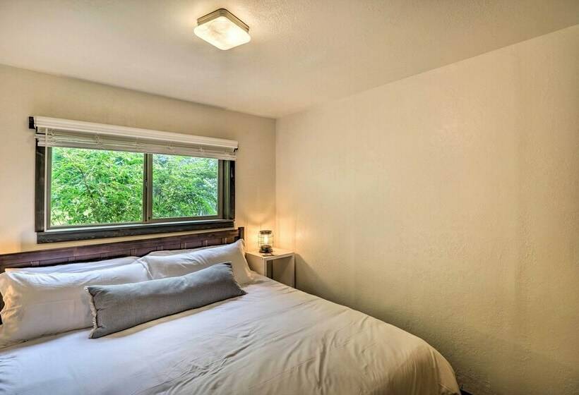 Cozy Abode W/ Views 15 Mi To Glacier Natl Park!