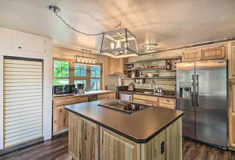 Cozy Abode W/ Views 15 Mi To Glacier Natl Park!