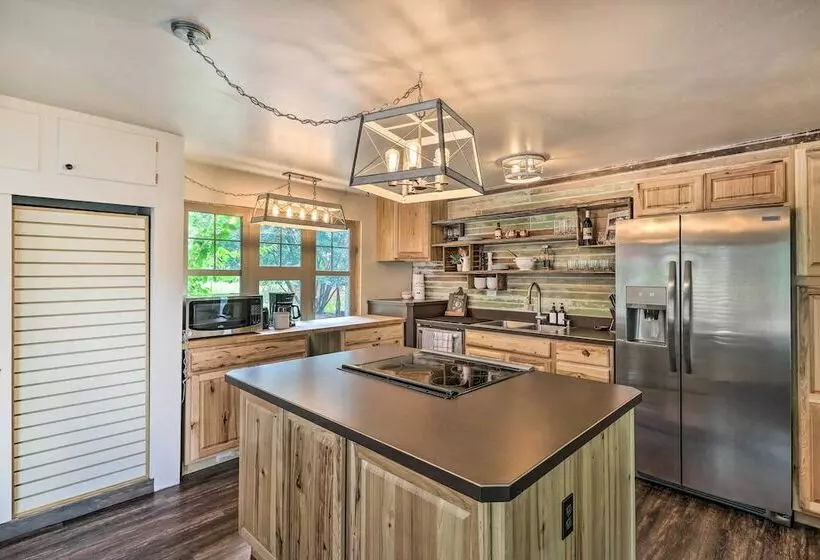 Cozy Abode W/ Views   15 Mi To Glacier Natl Park!