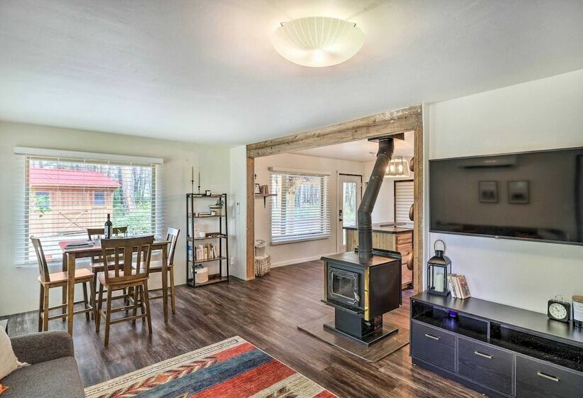 Cozy Abode W/ Views 15 Mi To Glacier Natl Park!