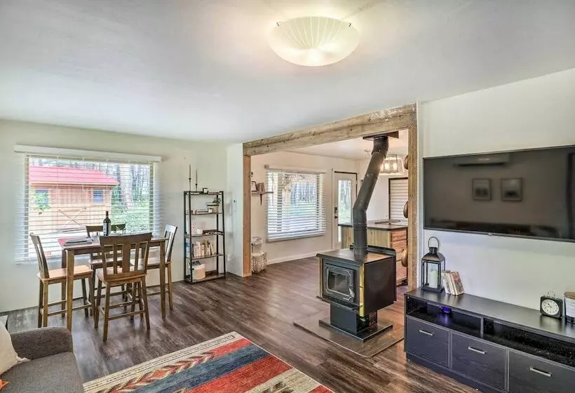 Cozy Abode W/ Views   15 Mi To Glacier Natl Park!