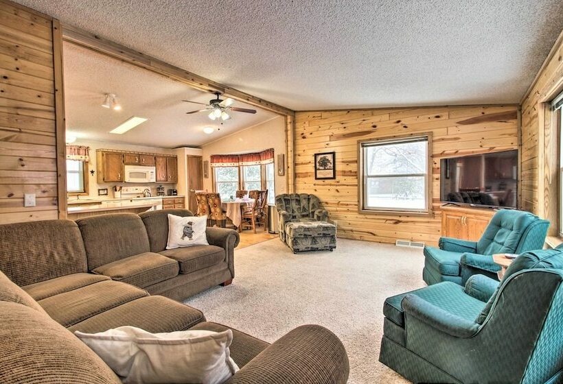 Cozy Crosby Cabin Near Serpent Lake + Main St