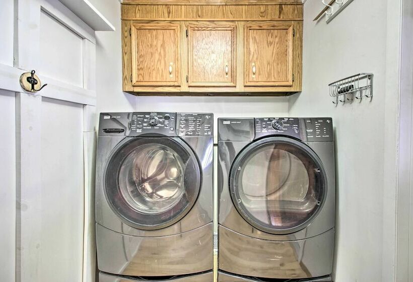 Cozy Crosby Cabin Near Serpent Lake + Main St