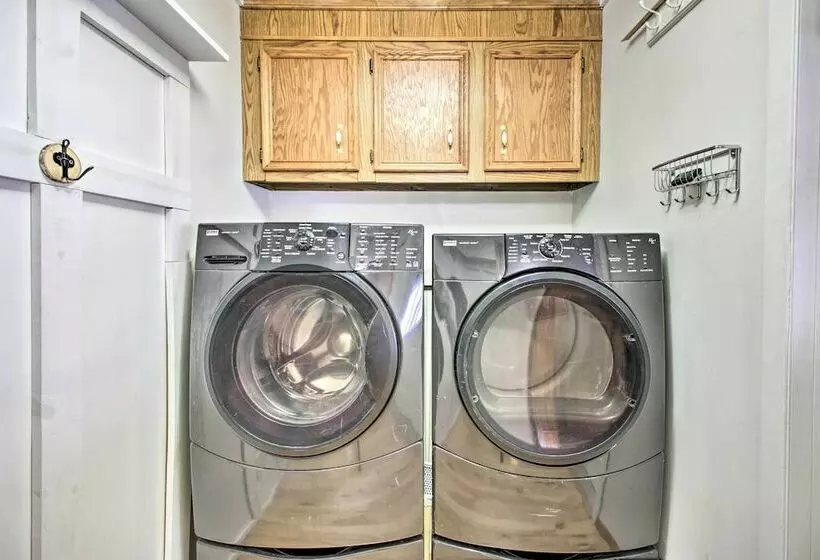 Cozy Crosby Cabin Near Serpent Lake + Main St