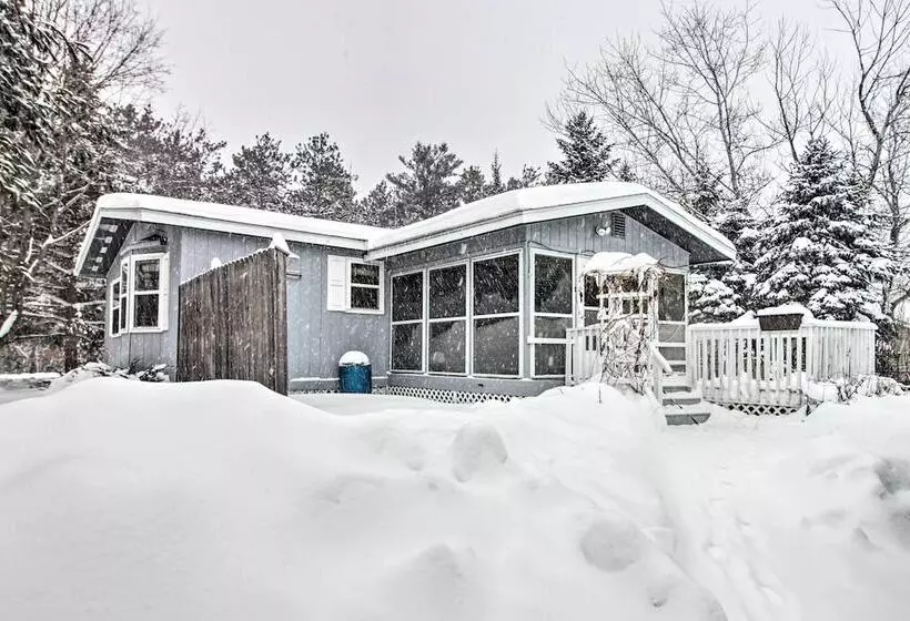 Cozy Crosby Cabin Near Serpent Lake + Main St