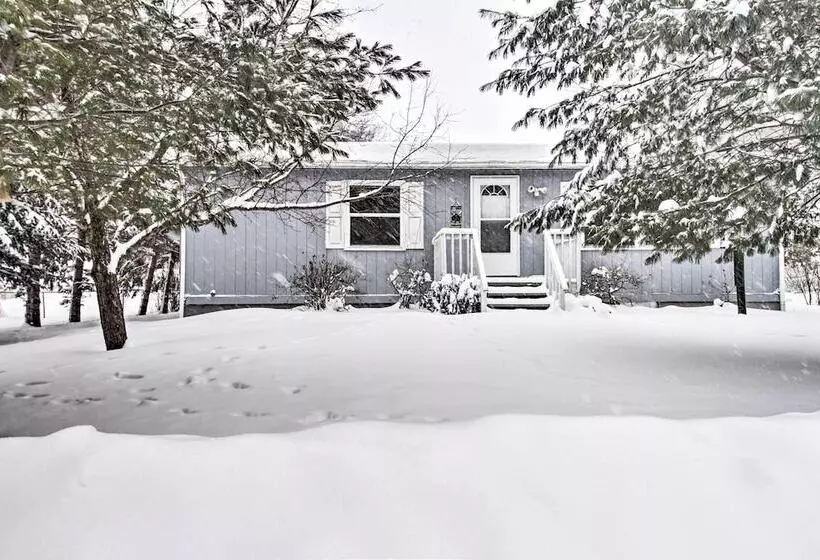 Cozy Crosby Cabin Near Serpent Lake + Main St