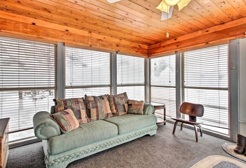 Cozy Crosby Cabin Near Serpent Lake + Main St