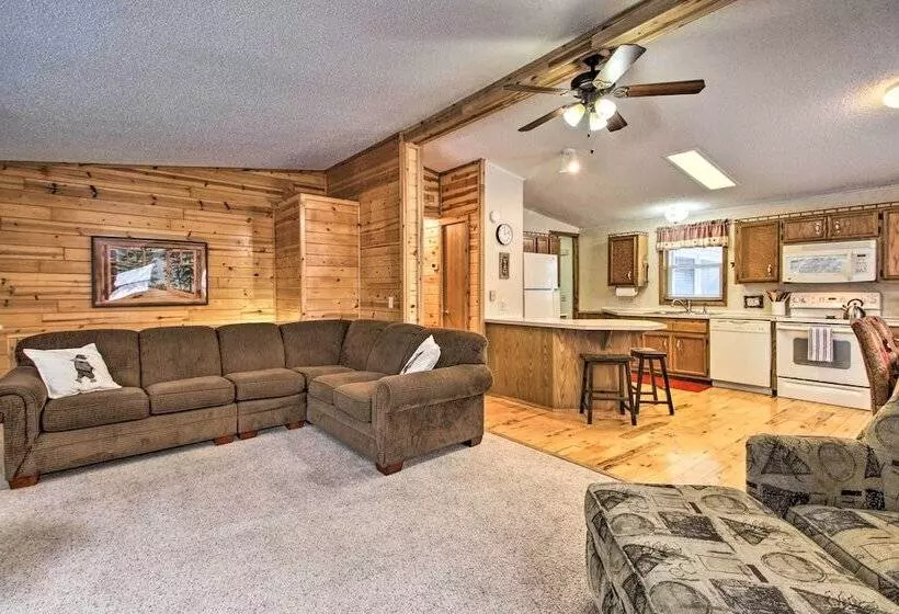 Cozy Crosby Cabin Near Serpent Lake + Main St