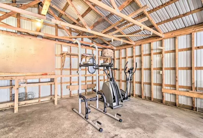 Cozy Crosby Cabin Near Serpent Lake + Main St