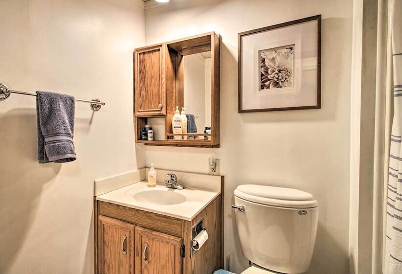 Cozy Crosby Cabin Near Serpent Lake + Main St