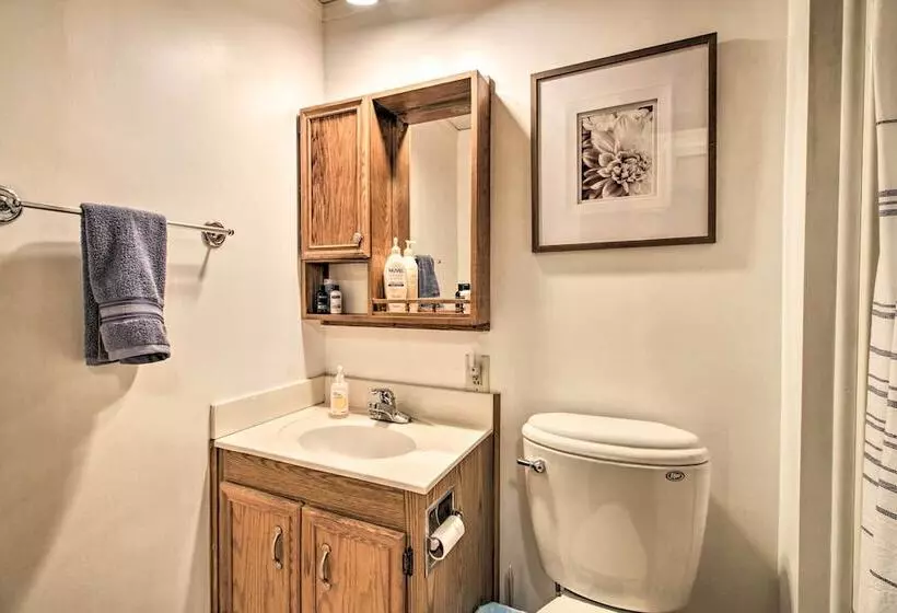 Cozy Crosby Cabin Near Serpent Lake + Main St