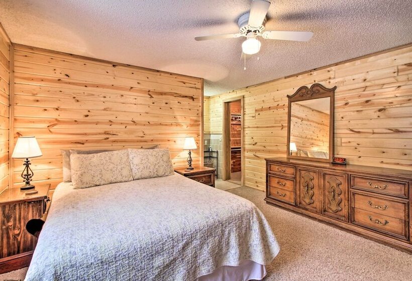 Cozy Crosby Cabin Near Serpent Lake + Main St