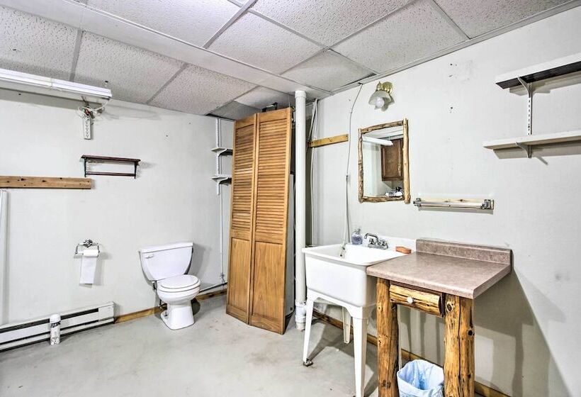 Cozy Crosby Cabin Near Serpent Lake + Main St