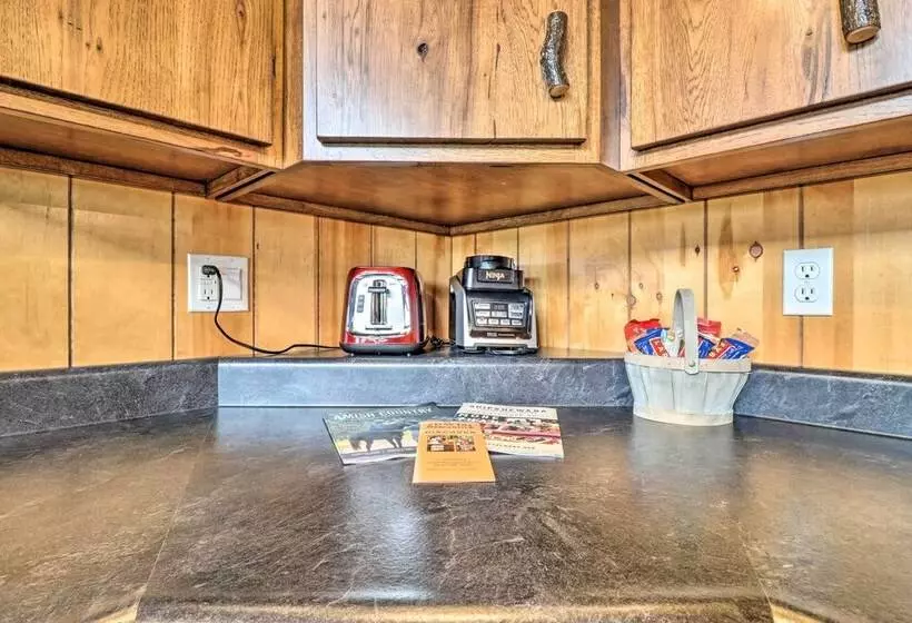 Cozy Haven Of Rest Home W/ Amish Country Views!