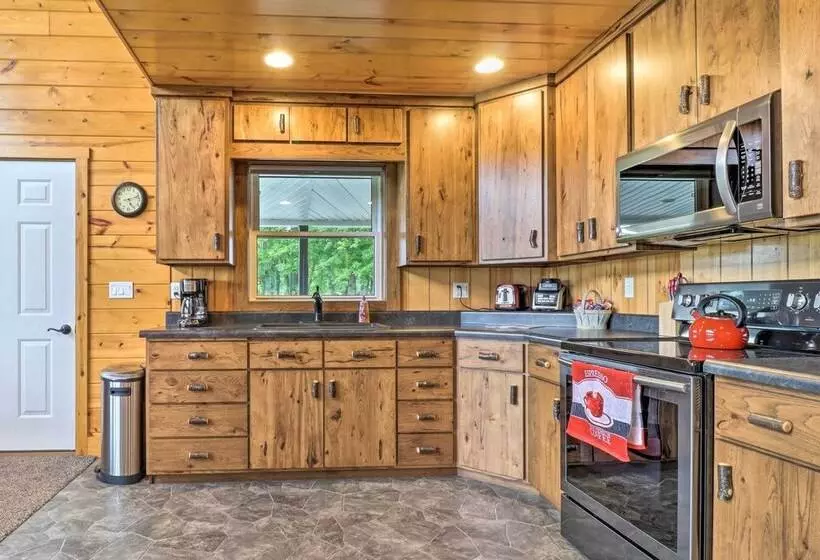 Cozy Haven Of Rest Home W/ Amish Country Views!