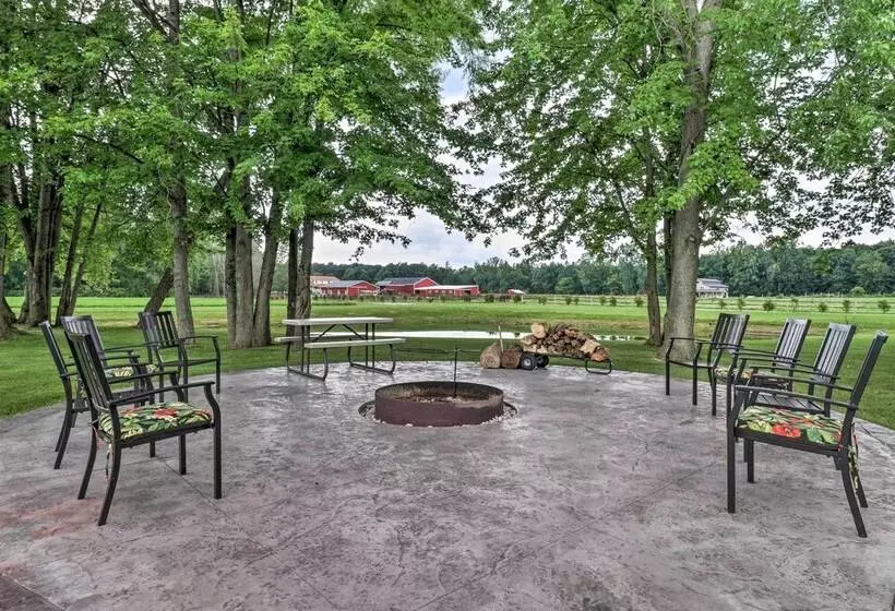 Cozy Haven Of Rest Home W/ Amish Country Views!