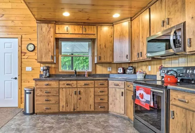 Cozy Haven Of Rest Home W/ Amish Country Views!