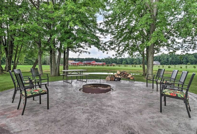 Cozy Haven Of Rest Home W/ Amish Country Views!