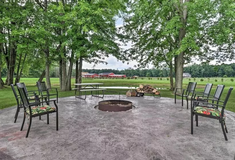 Cozy Haven Of Rest Home W/ Amish Country Views!