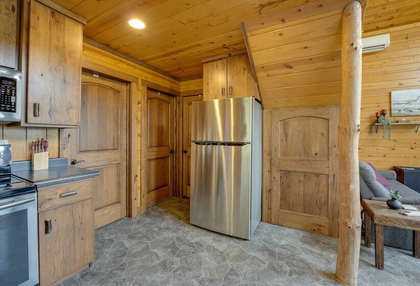 Cozy Haven Of Rest Home W/ Amish Country Views!