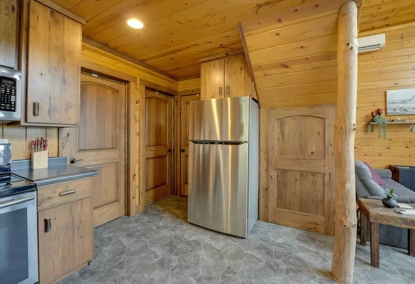 Cozy Haven Of Rest Home W/ Amish Country Views!