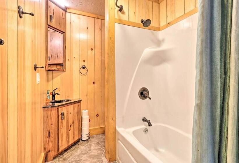 Cozy Haven Of Rest Home W/ Amish Country Views!