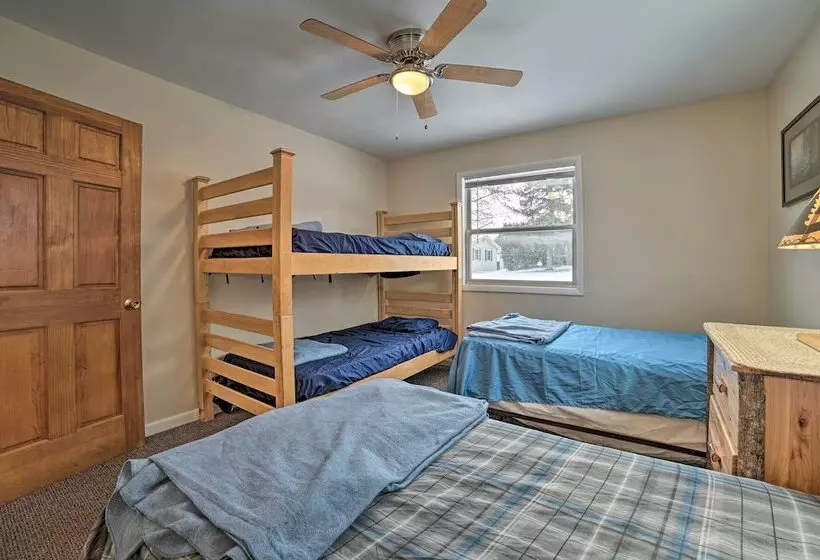 Cozy Houghton Lake Heights Cottage W/ Private Yard