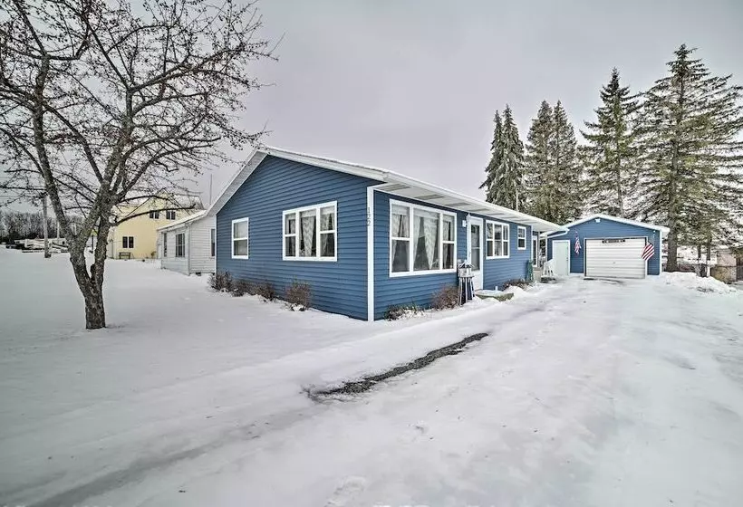 Cozy Houghton Lake Heights Cottage W/ Private Yard