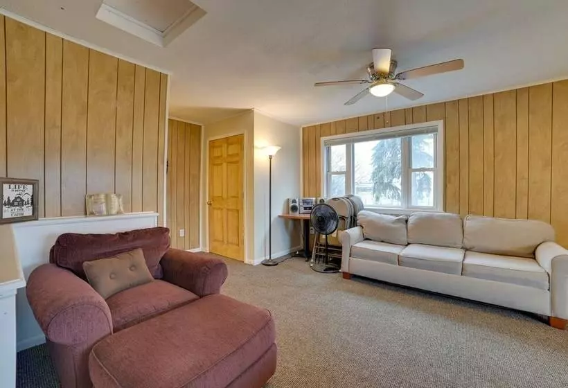 Cozy Houghton Lake Heights Cottage W/ Private Yard