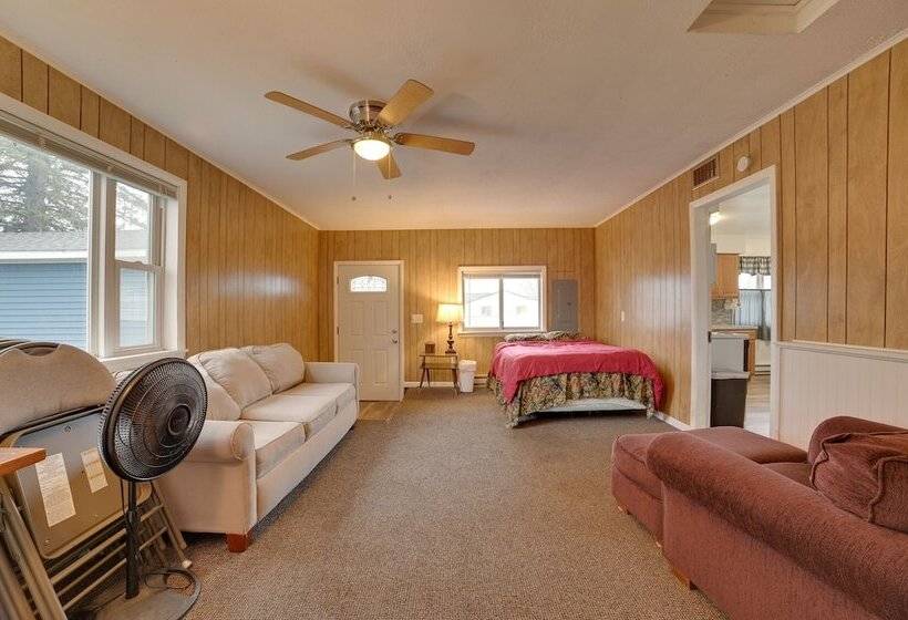 Cozy Houghton Lake Heights Cottage W/ Private Yard