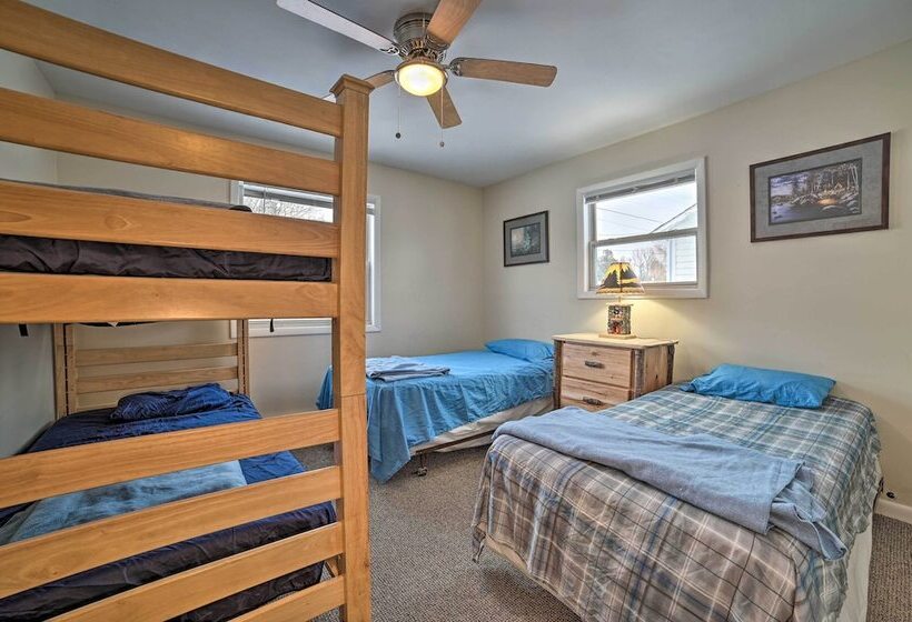 Cozy Houghton Lake Heights Cottage W/ Private Yard