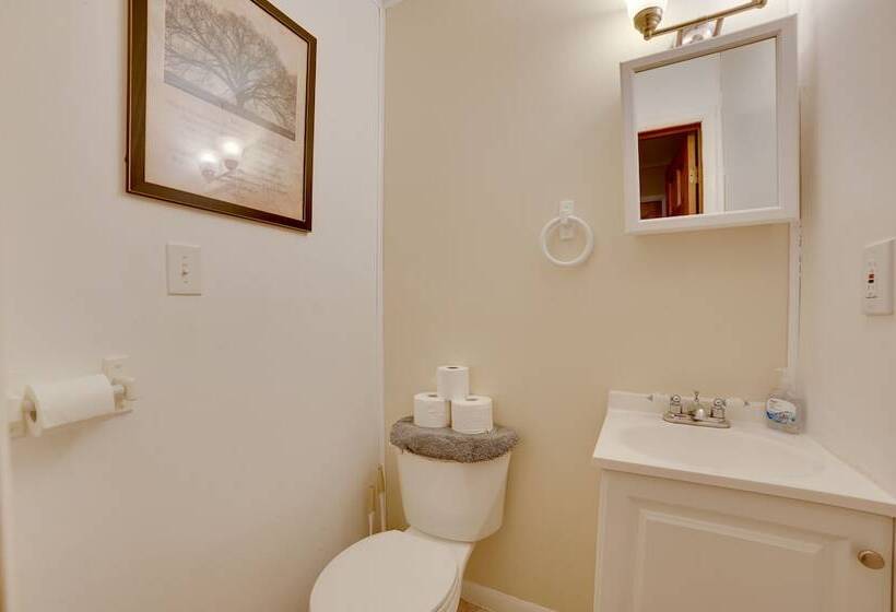 Cozy Houghton Lake Heights Cottage W/ Private Yard