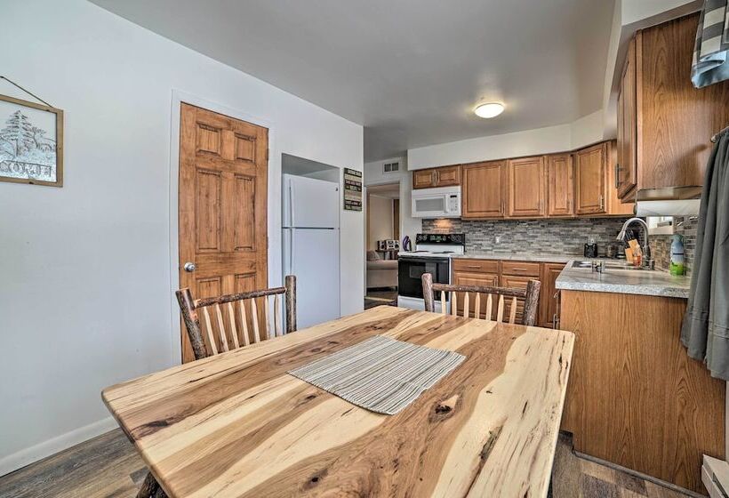 Cozy Houghton Lake Heights Cottage W/ Private Yard