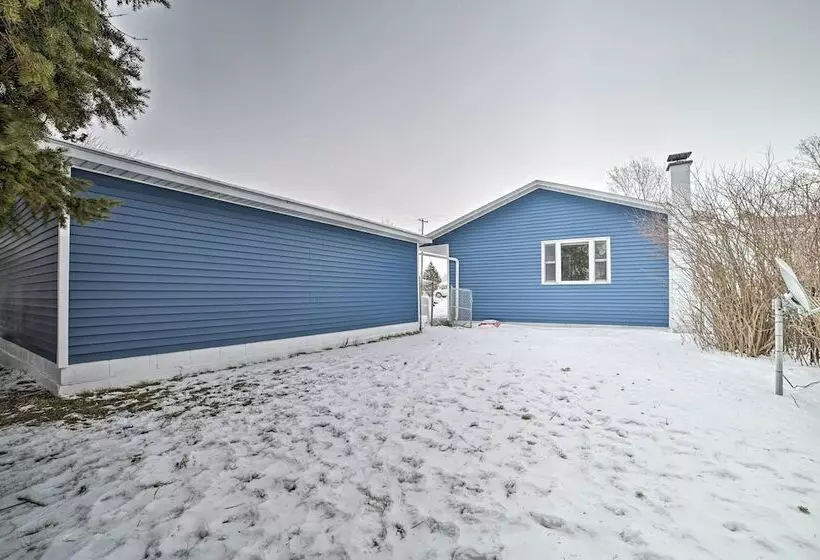 Cozy Houghton Lake Heights Cottage W/ Private Yard