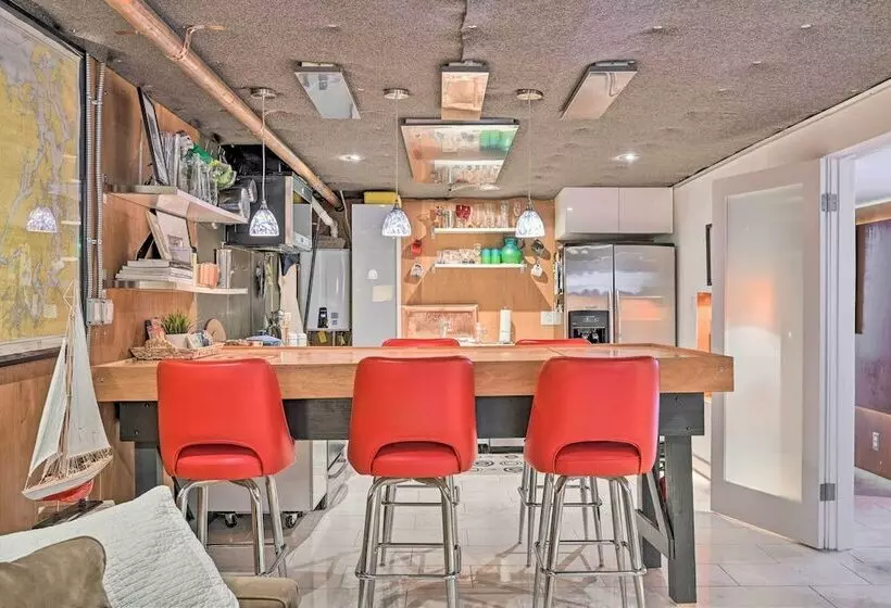 Edmonds Apartment With Private Wine Cellar!