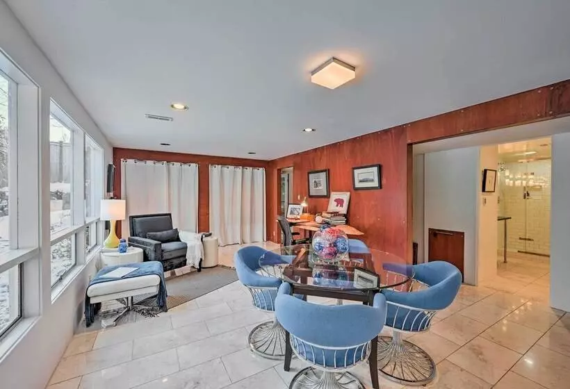 Edmonds Apartment With Private Wine Cellar!