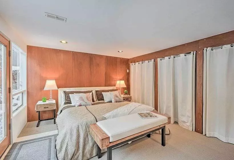 Edmonds Apartment With Private Wine Cellar!