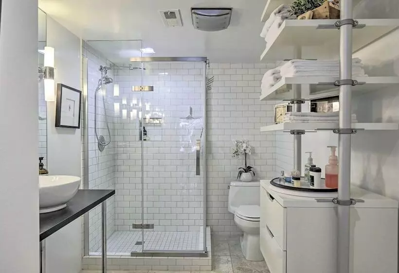 Edmonds Apartment With Private Wine Cellar!