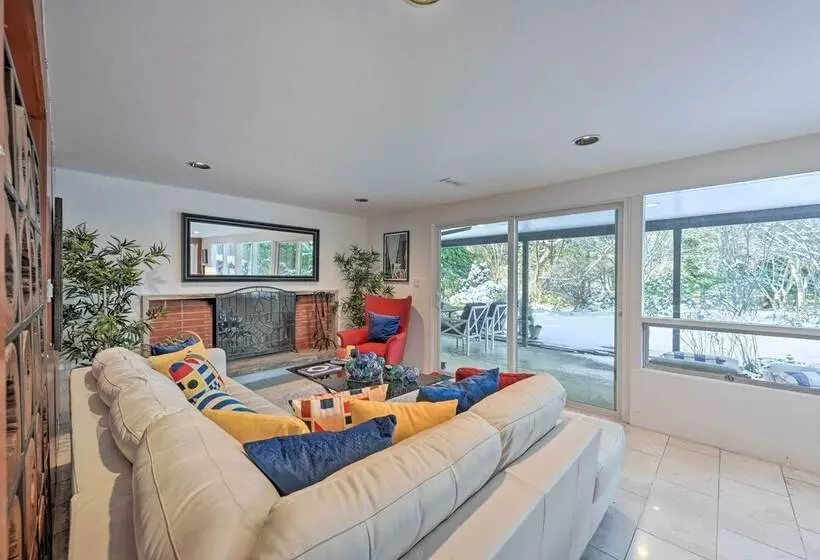 Edmonds Apartment With Private Wine Cellar!