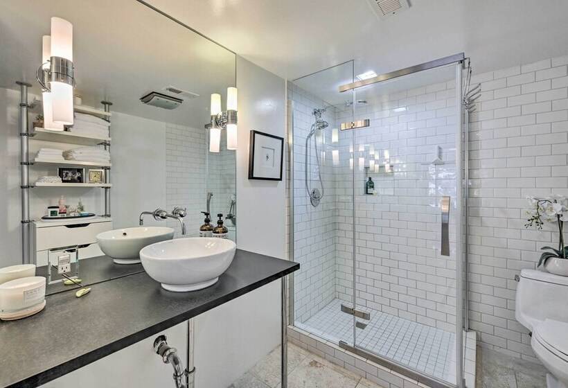 Edmonds Apartment With Private Wine Cellar!