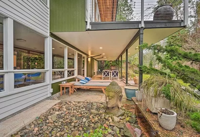 Edmonds Apartment With Private Wine Cellar!