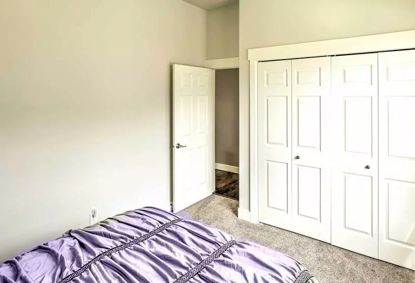 Elegant Smithfield Home W/ Views   6 Mi To Usu!