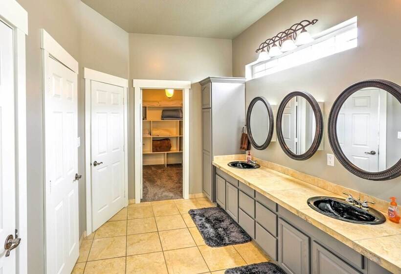 Elegant Smithfield Home W/ Views 6 Mi To Usu!